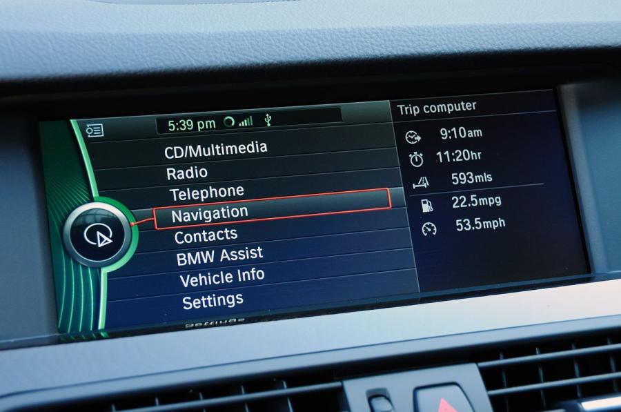  BMW 550i 2011 года  (фото 19 из 51)